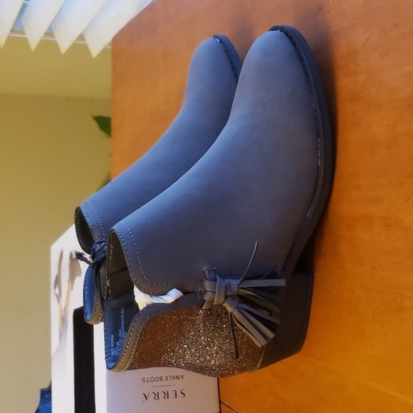 Serra gray ankle boots sz. 6 - Picture 7 of 12